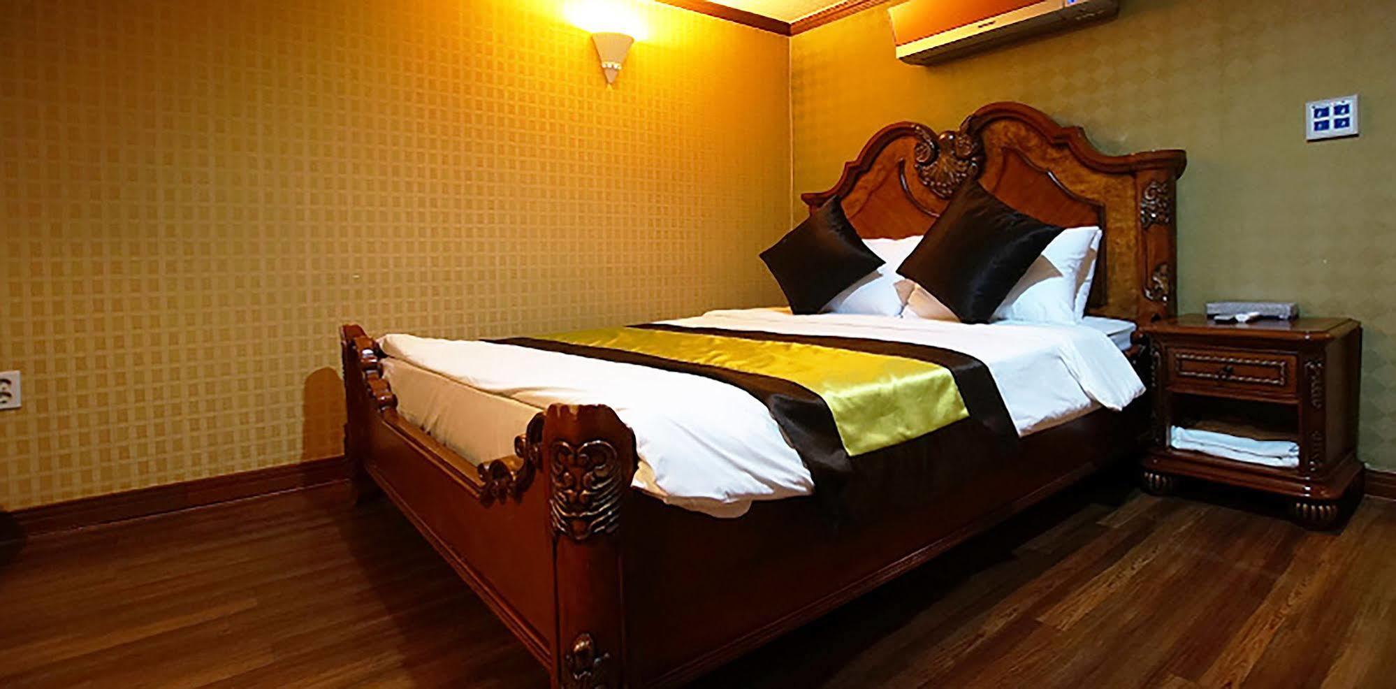 Hotel Castle Beach Пусан Екстериор снимка