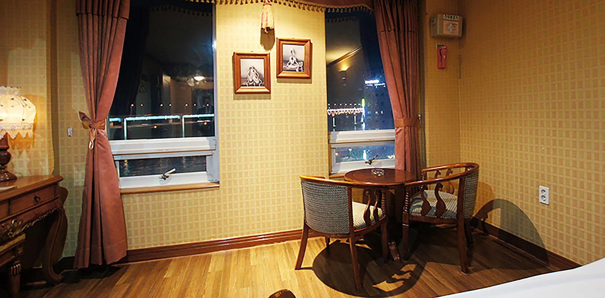 Hotel Castle Beach Пусан Екстериор снимка